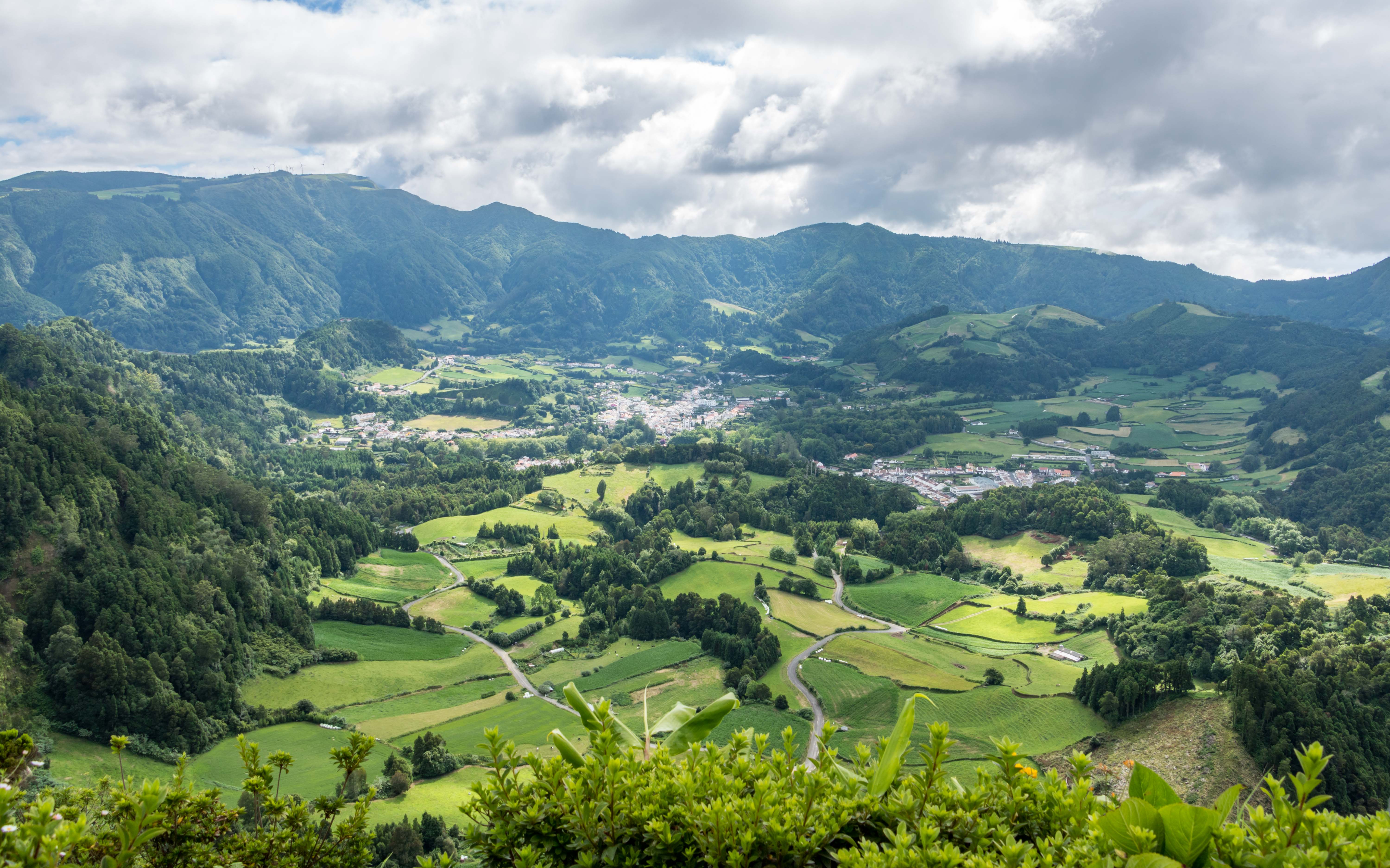 LE VILLAGE DE FURNAS ET SON FAMEUX « COZIDO DAS FURNAS » CUIT A LA VAPEUR DU VOLCAN