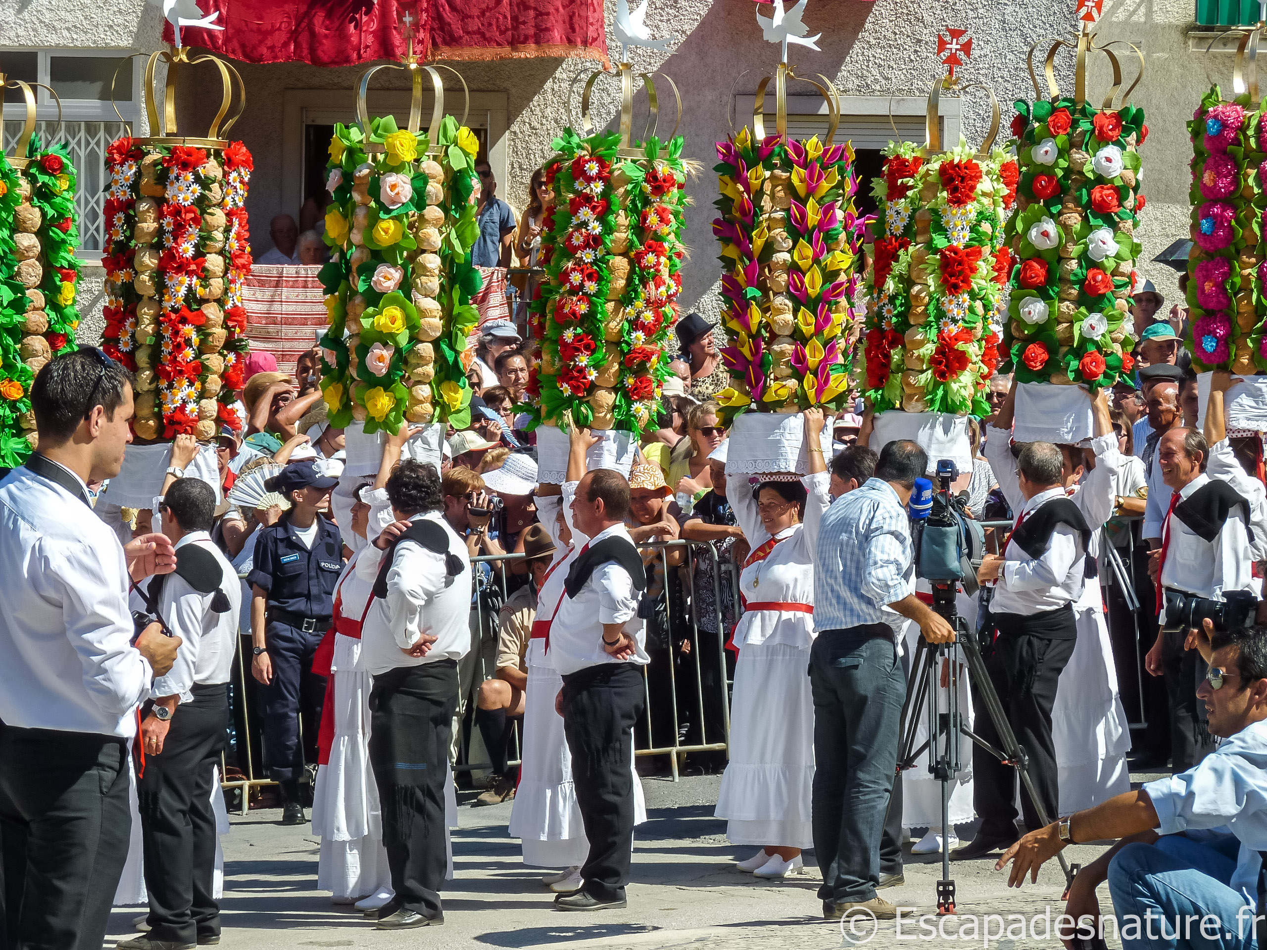 LA FESTA DOS TABULEIROS : UNE DES PLUS BELLES FETES DU PORTUGAL !